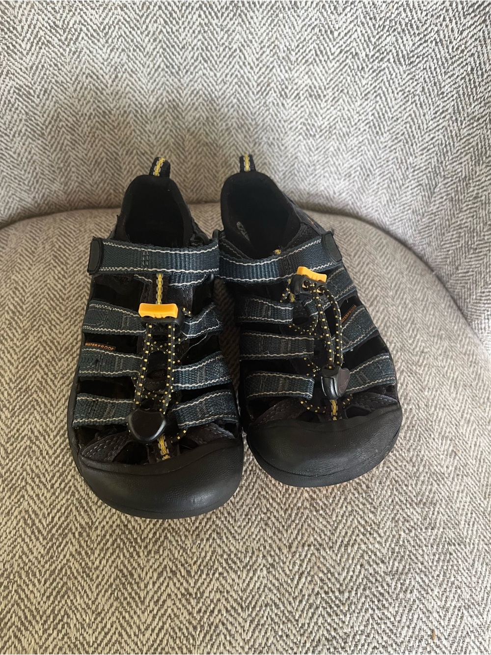 KEEN Newport H2 Kids Size 11 Waterproof Navy Yellow Hiking Water Sandals